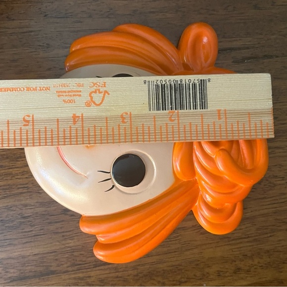 Raggedy Ann and Andy chalkware wall plaques, likely from the 1960s. - Picture 4 of 8